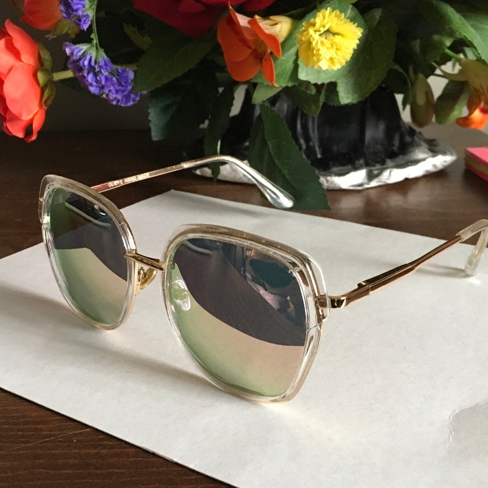 Elegant Gold-Toned Square Sunglasses - Picture 4 of 7